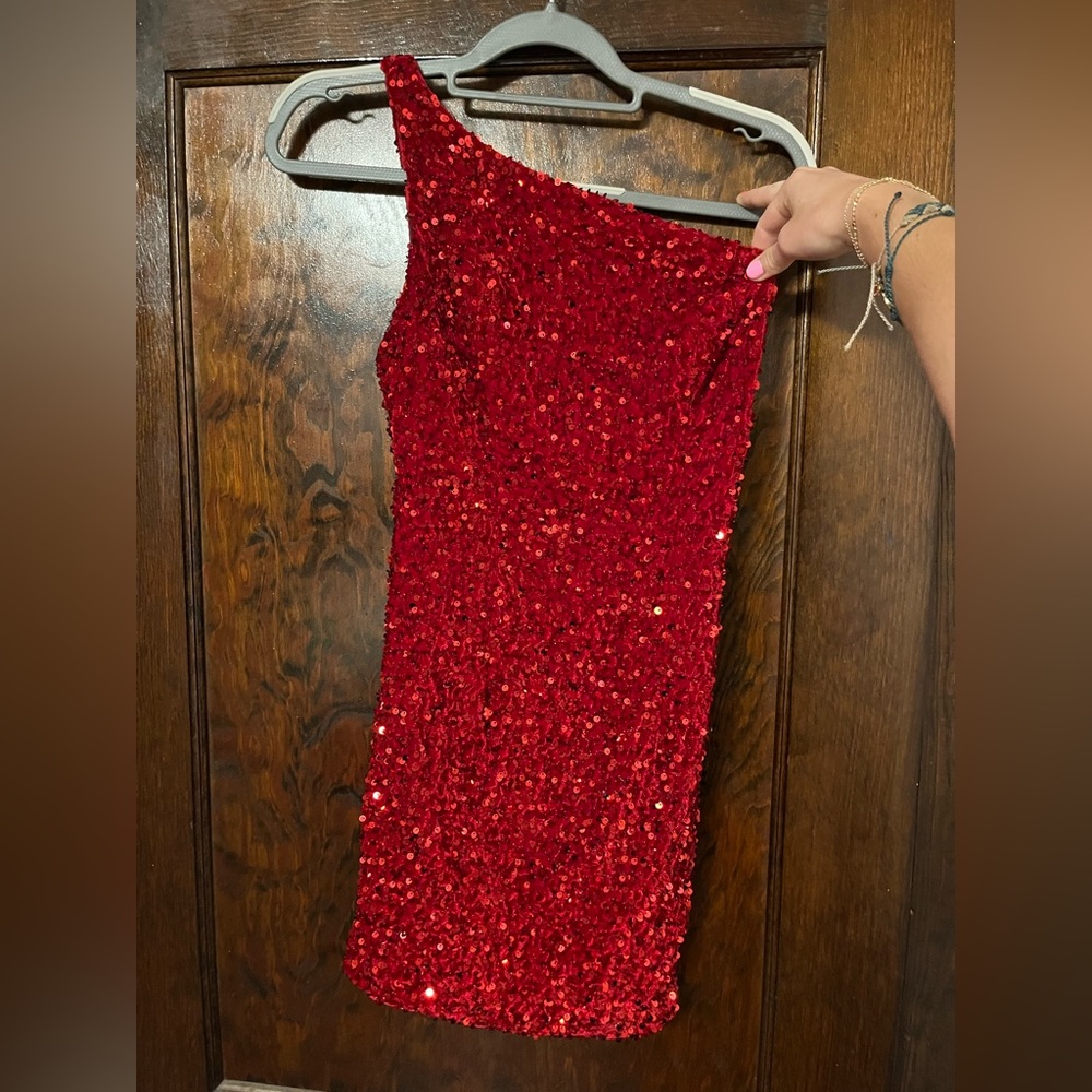 From loyeloy. Size Small. Color red. Brand new